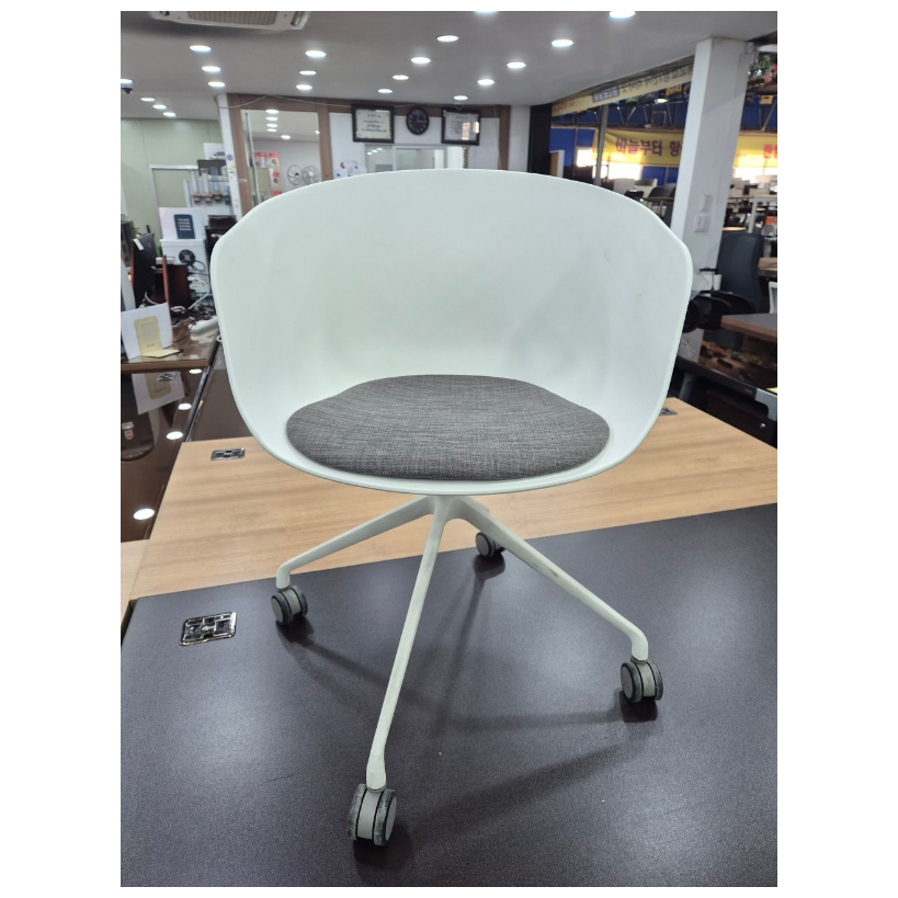 카페 인테리어 의자