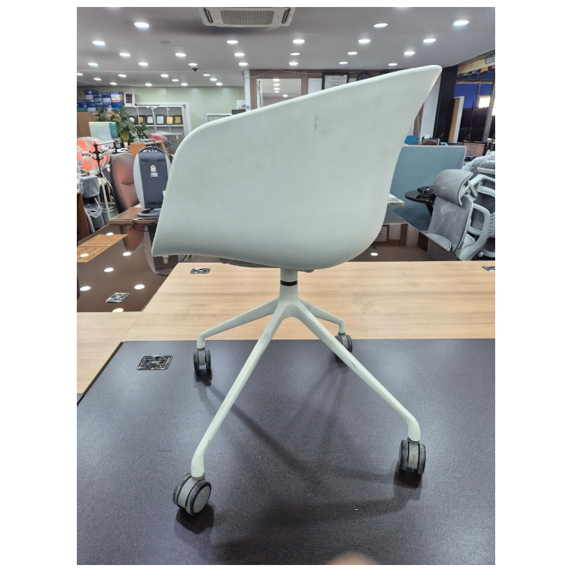 카페 인테리어 의자