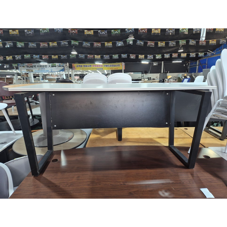 사무용 책상 1400 / 멜론다리+가림판 풀세트