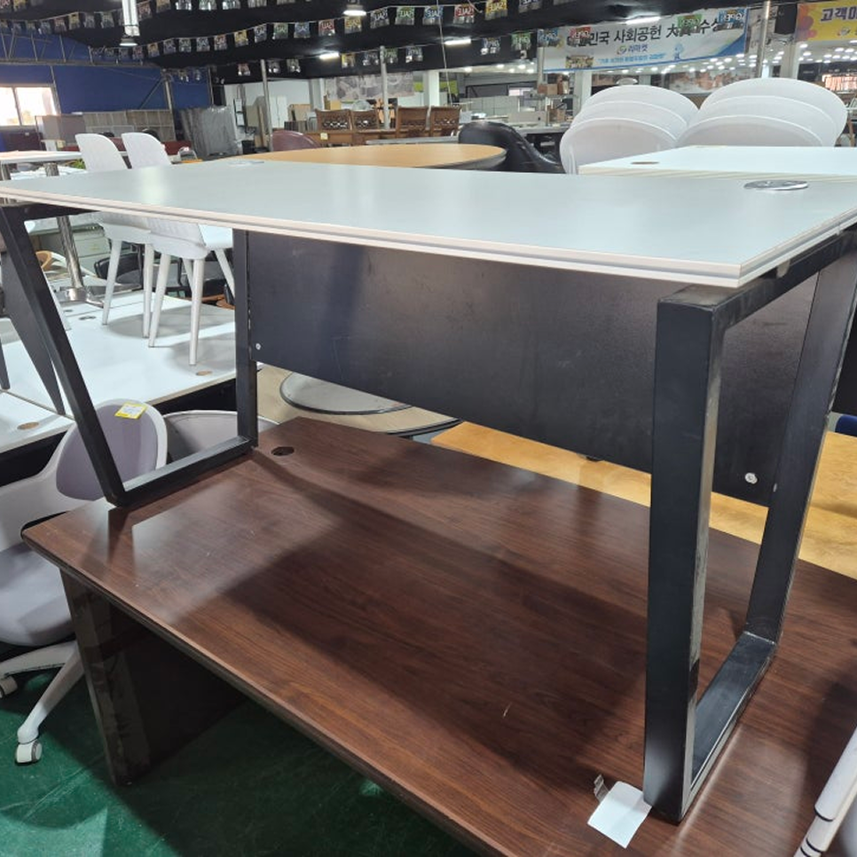 사무용 책상 1400 / 멜론다리+가림판 풀세트