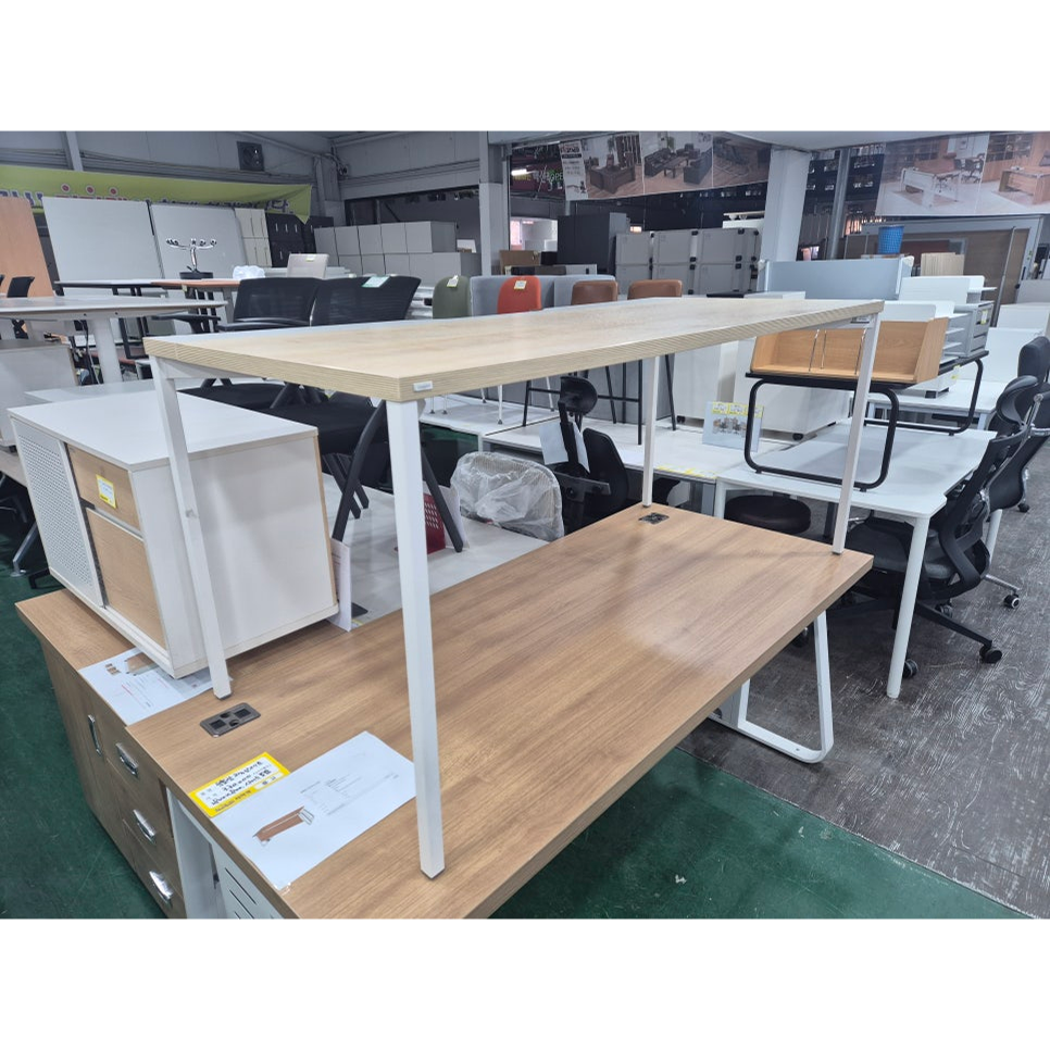 사무용 책상 1400 / 멜론다리+가림판 풀세트